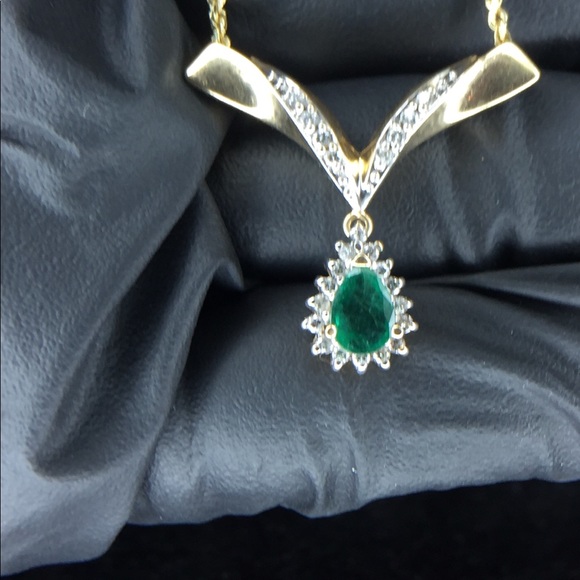 14ky emerald and diamond pendent - Picture 3 of 7
